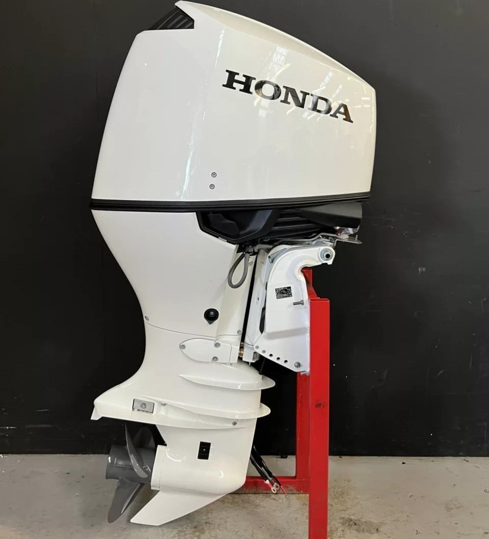 2003 Honda 150HP EFI BF150XRU outboard engine.