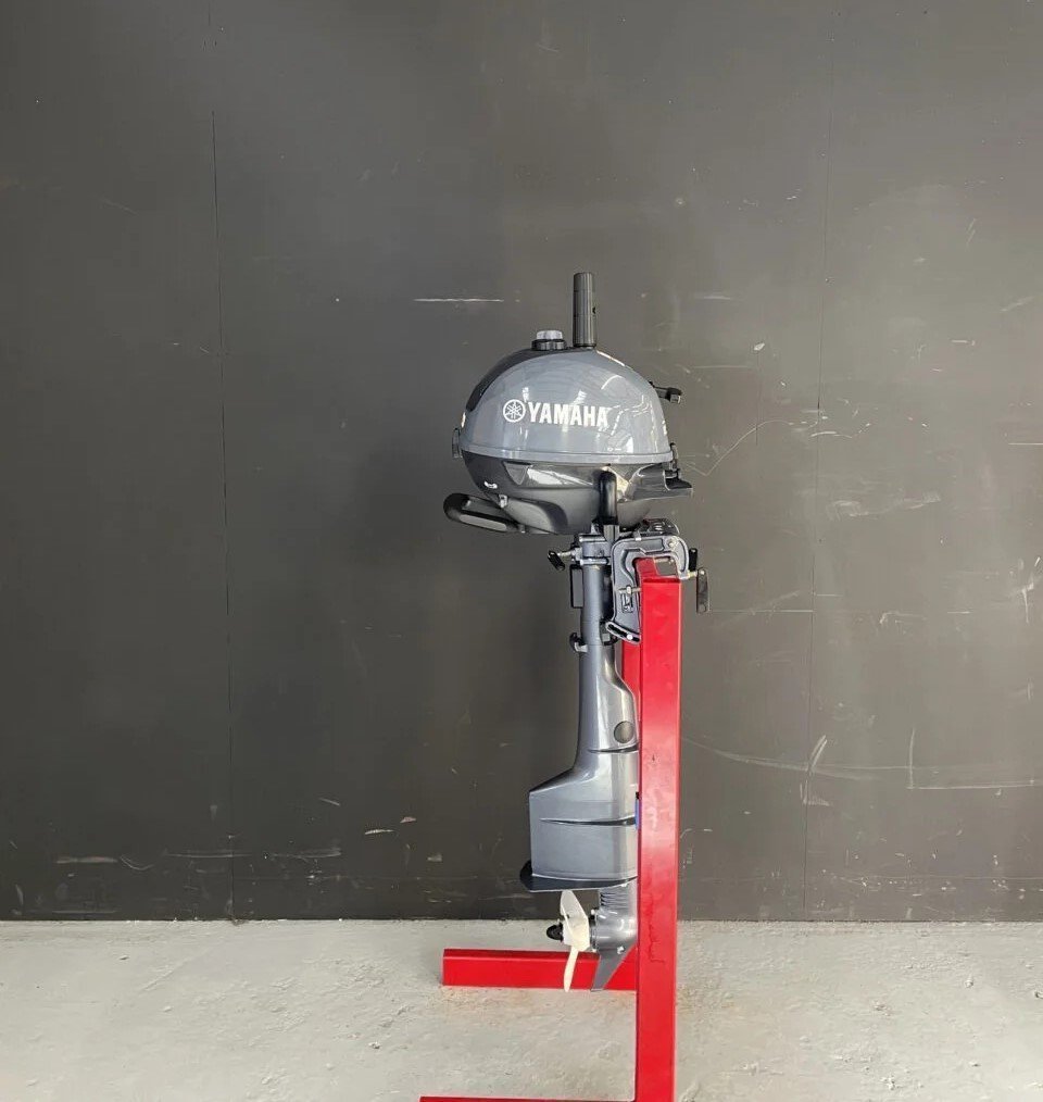 Yamaha 2.5 HP outboard engine.