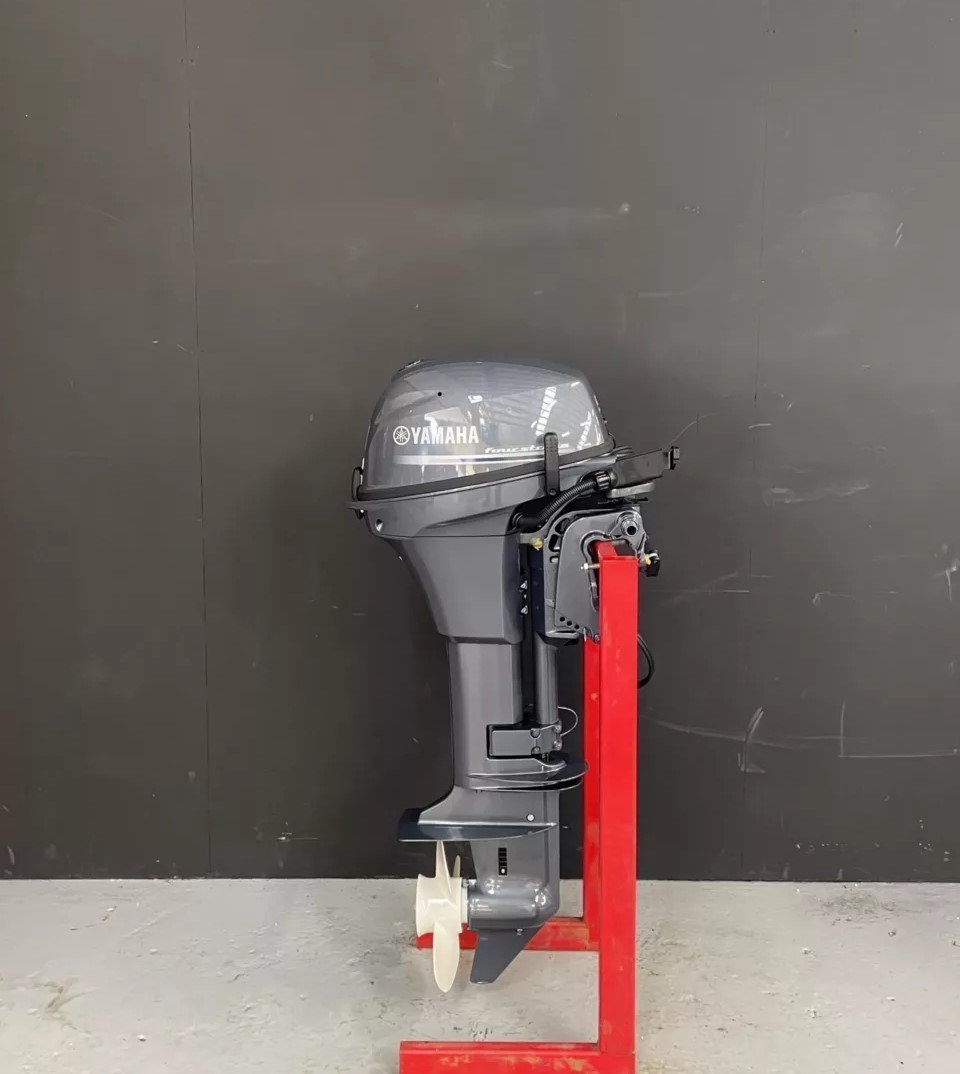 Yamaha 9.9HP Highthrust outboard engine.