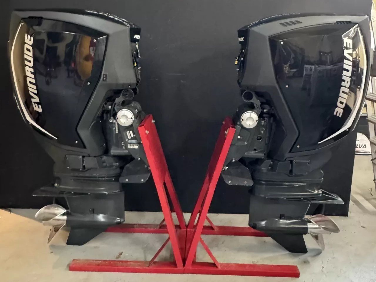 Complete set 2018 Evinrude 300 HP G2 V6 outboard engine.
