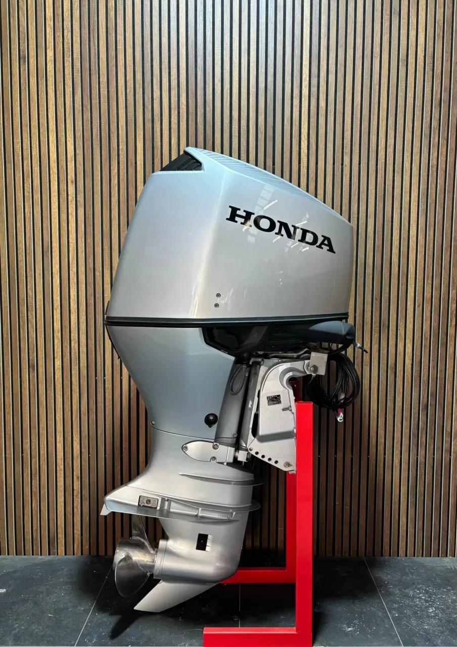 2010 Honda 150 HP EFI BF150 XDU outboard engine.