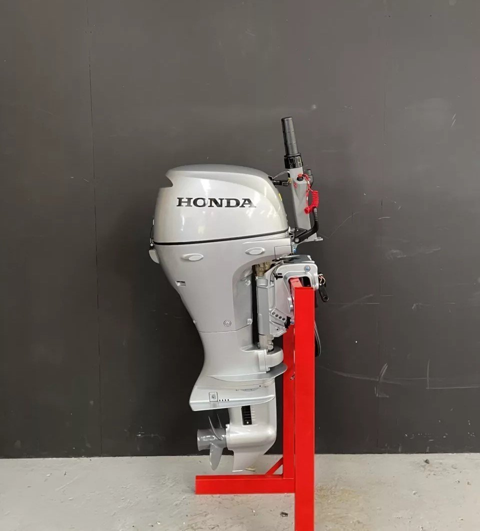2002 Honda 8 HP BF8 SHU outboard engine.