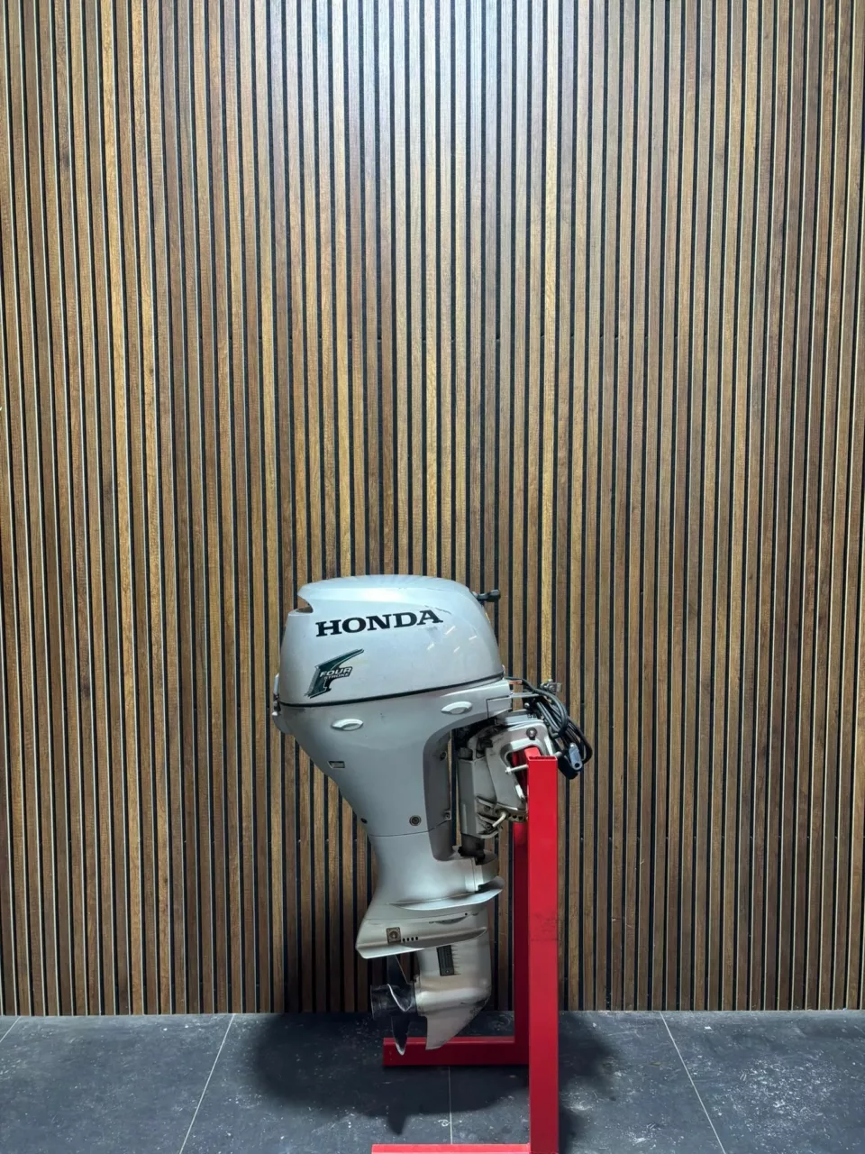 2011 Honda BF20 outboard engine.