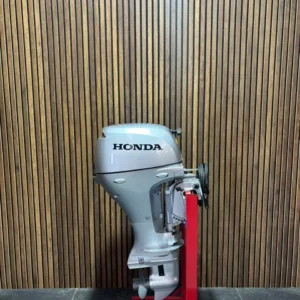 2000 Honda BF8SRU outboard engine.
