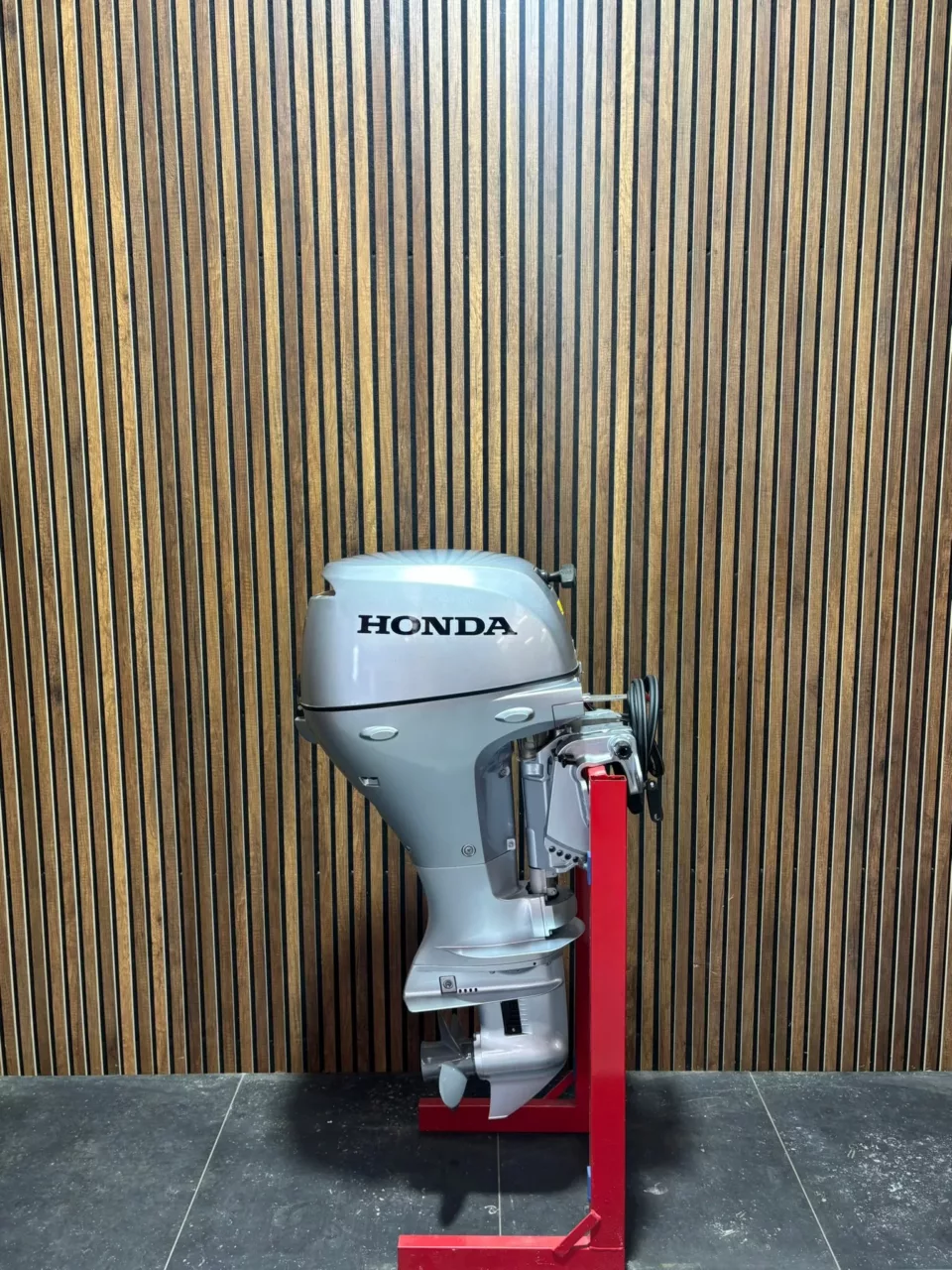 2000 Honda BF8SRU outboard engine.