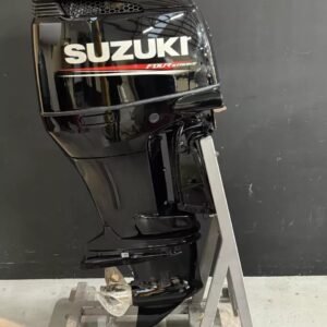 2006 Suzuki 200 HP EFI V6 outboard engine.