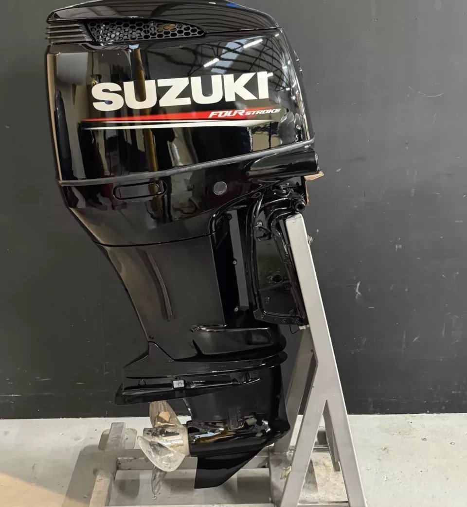 2006 Suzuki 200 HP EFI V6 outboard engine.