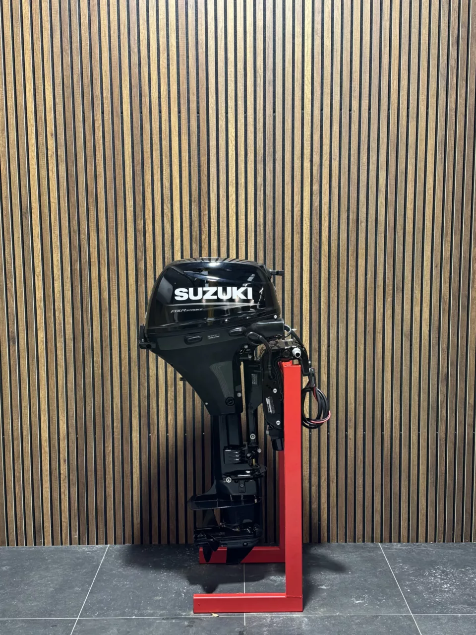 Suzuki 15 HP EFI Powertilt outboard engine.