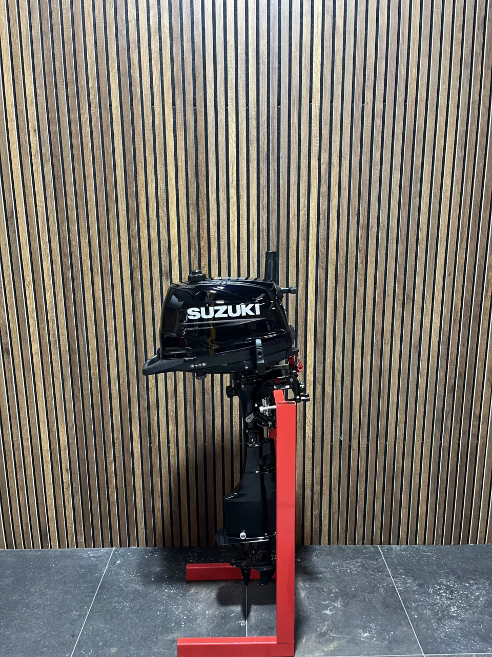 2004 Suzuki 4 HP outboard engine.