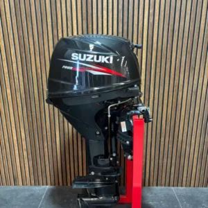 2015 Suzuki DF30ATL outboard engine.