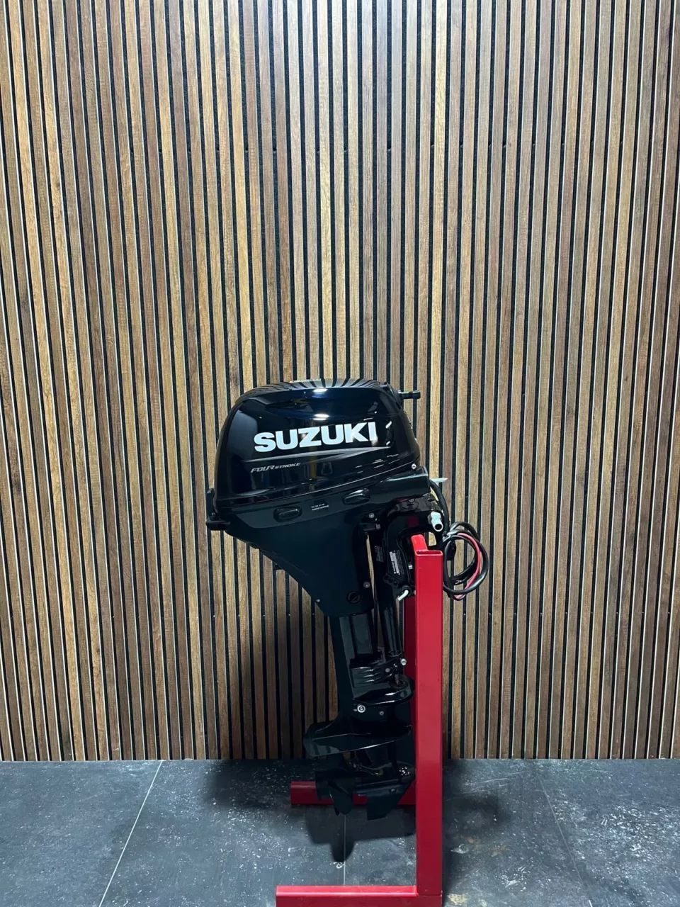 Suzuki DF9.9 BRL outboard engine.