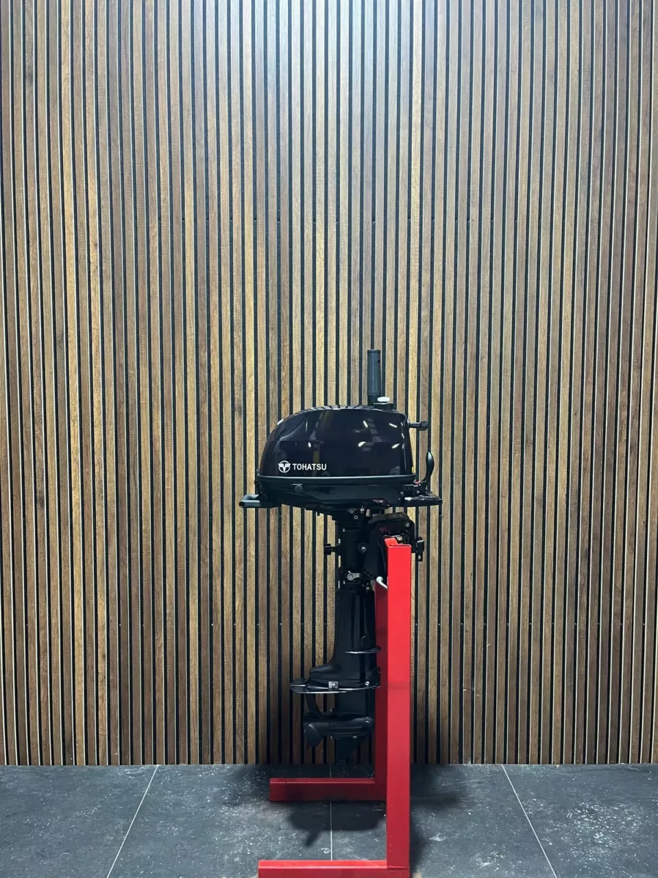 Tohatsu 4 HP outboard engine.