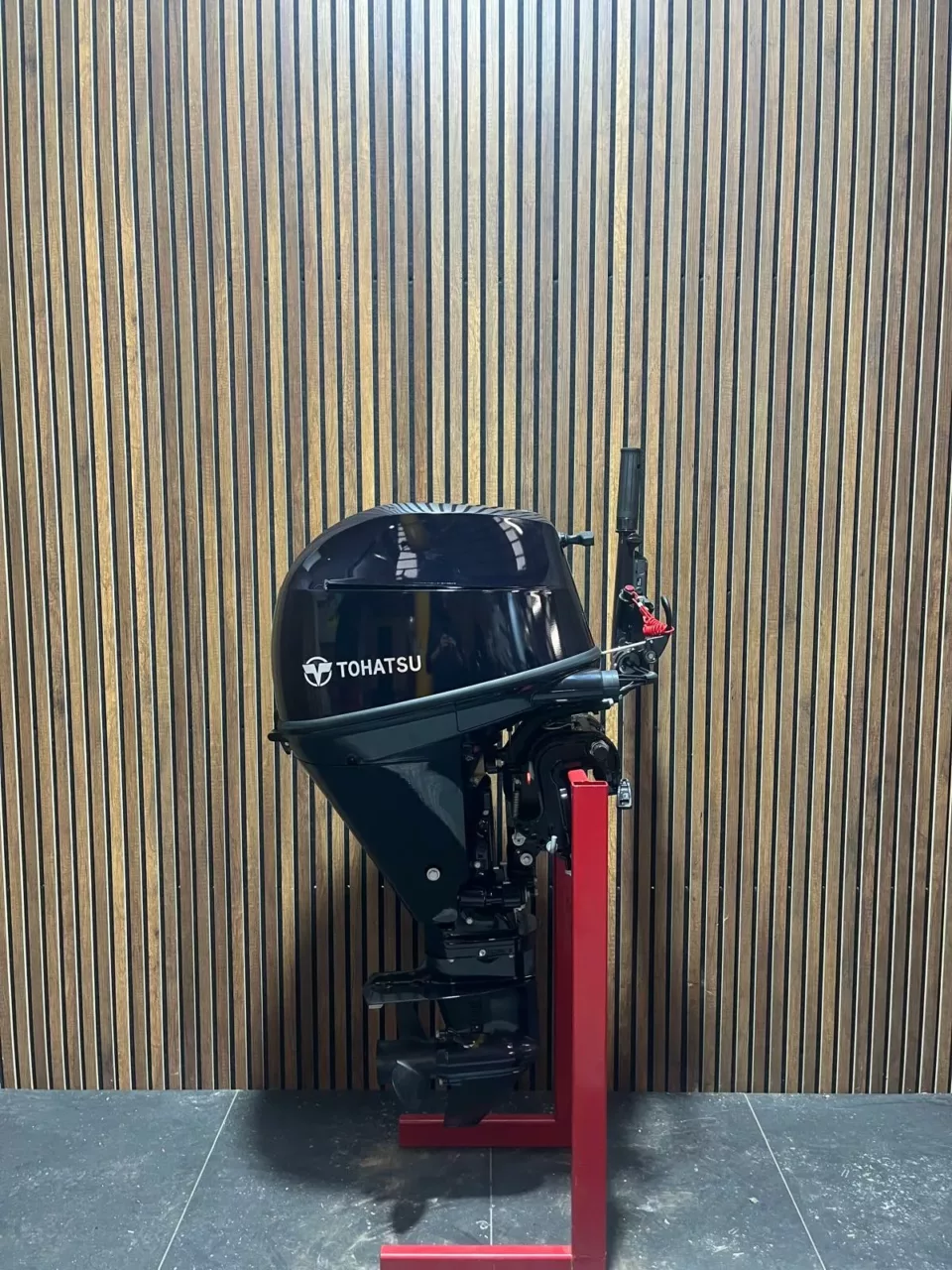 Tohatsu MFS25D outboard engine.