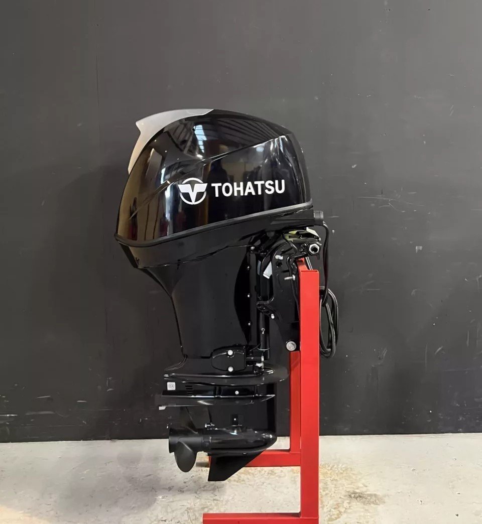 Tohatsu MFS40A ETL outboard engine.