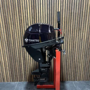Tohatsu MFS6 CZ EFI outboard engine.