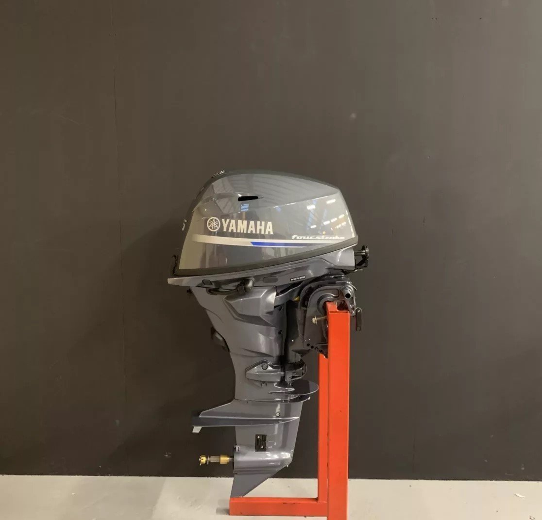 Yamaha 20HP EFI outboard engine.