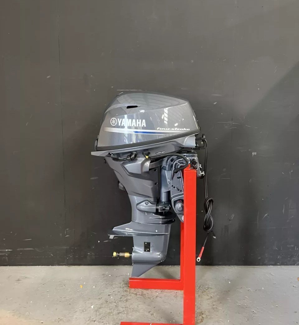 Yamaha 20 HP EFI Powertilt outboard engine.