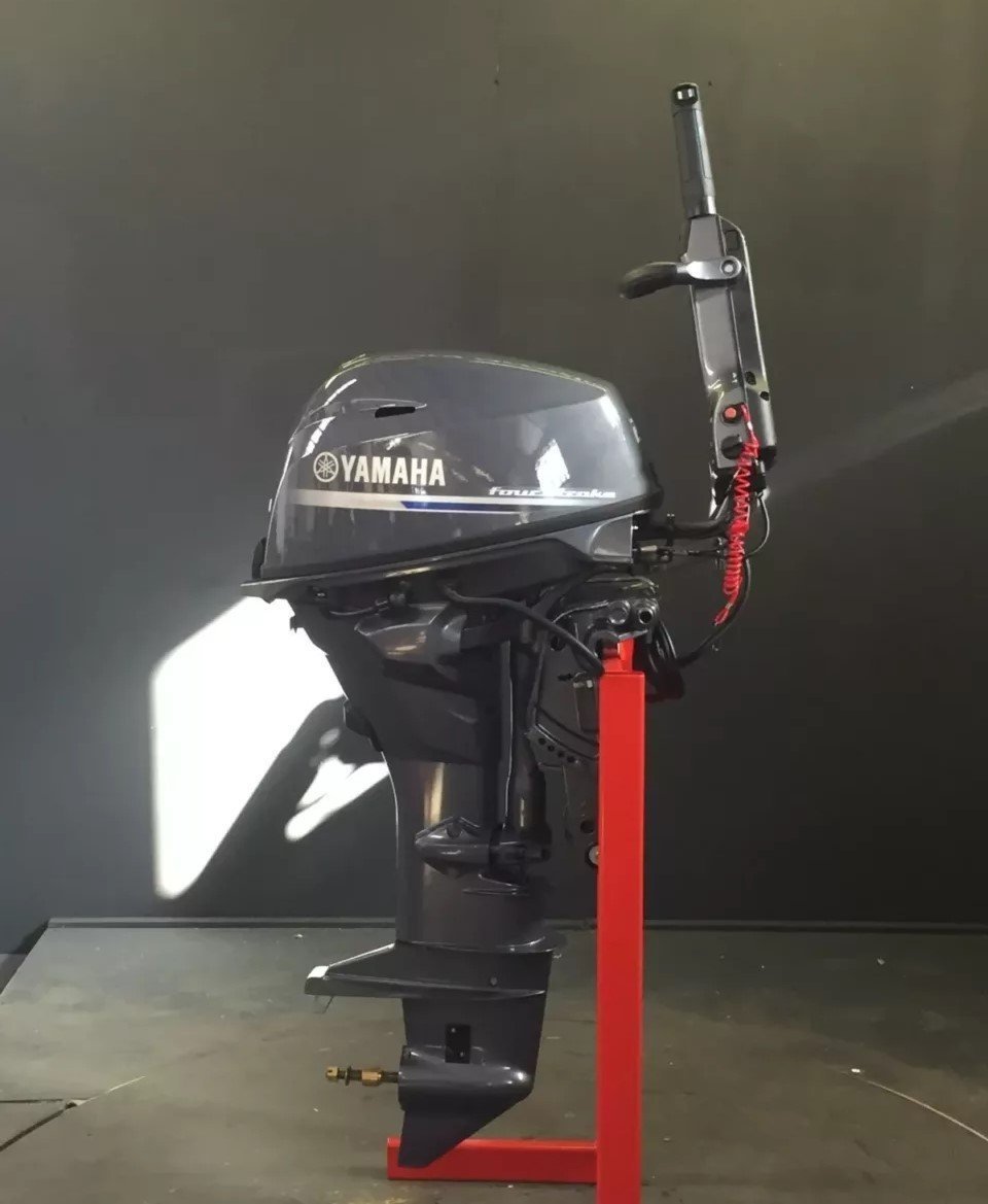 Yamaha 25 HP EFI outboard engine.