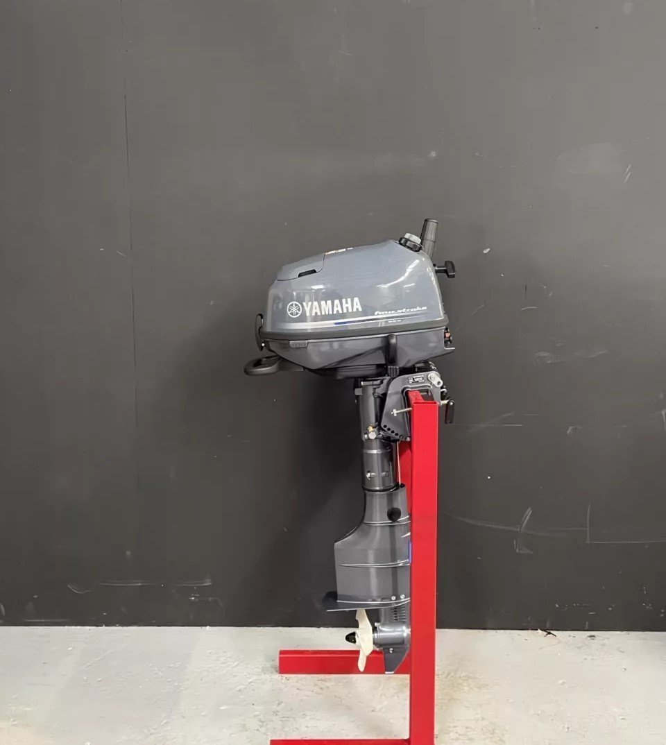 Yamaha 4HP F4BMHL outboard engine.