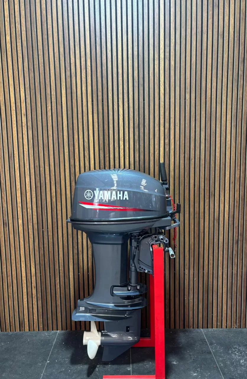 Yamaha 40XMHL outboard engine.