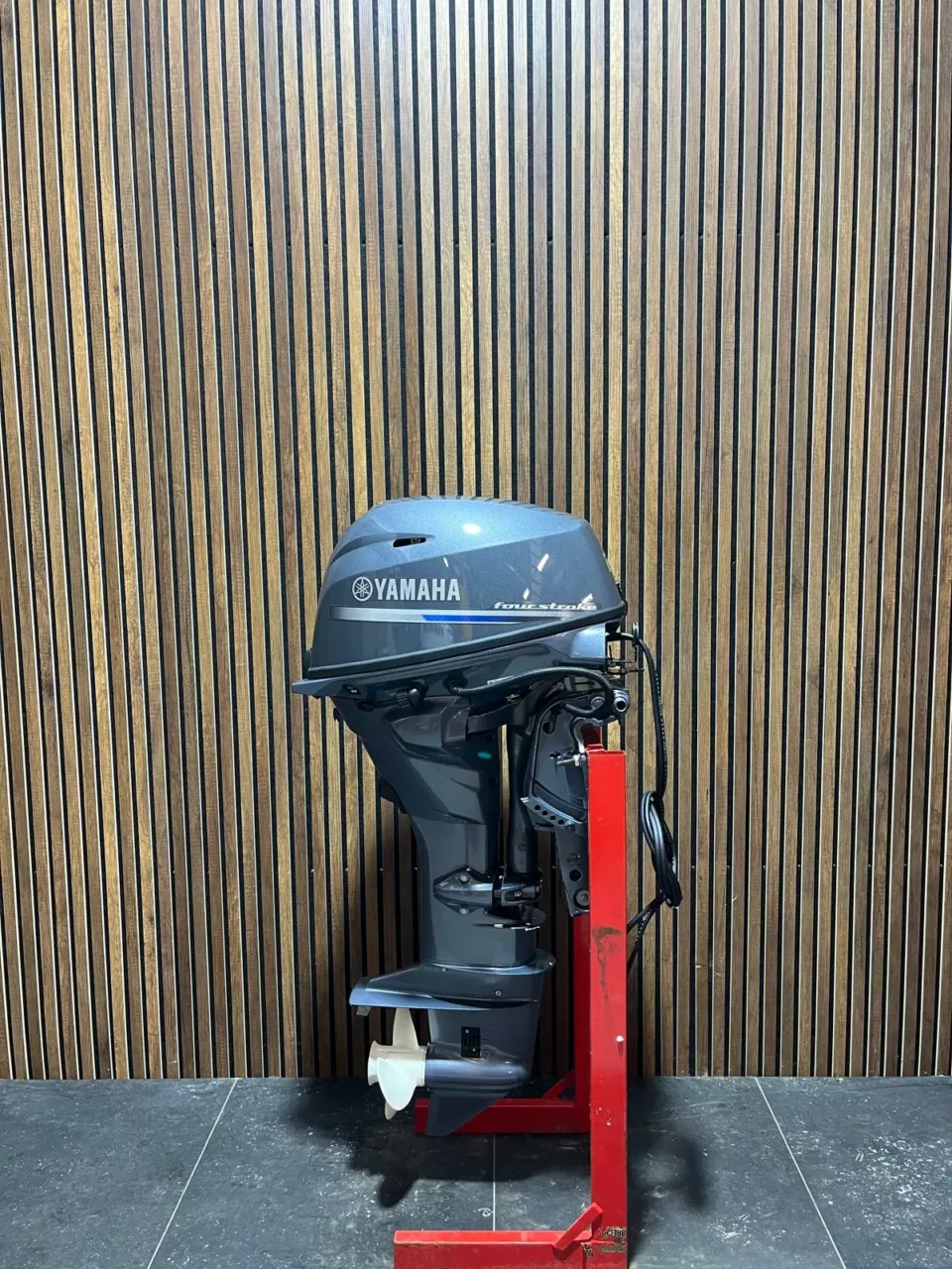 Yamaha F25GETL outboard engine.